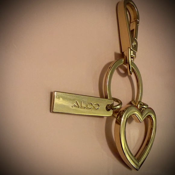 Aldo NWOT Heart Bag Charm Key Holder - Picture 2 of 3